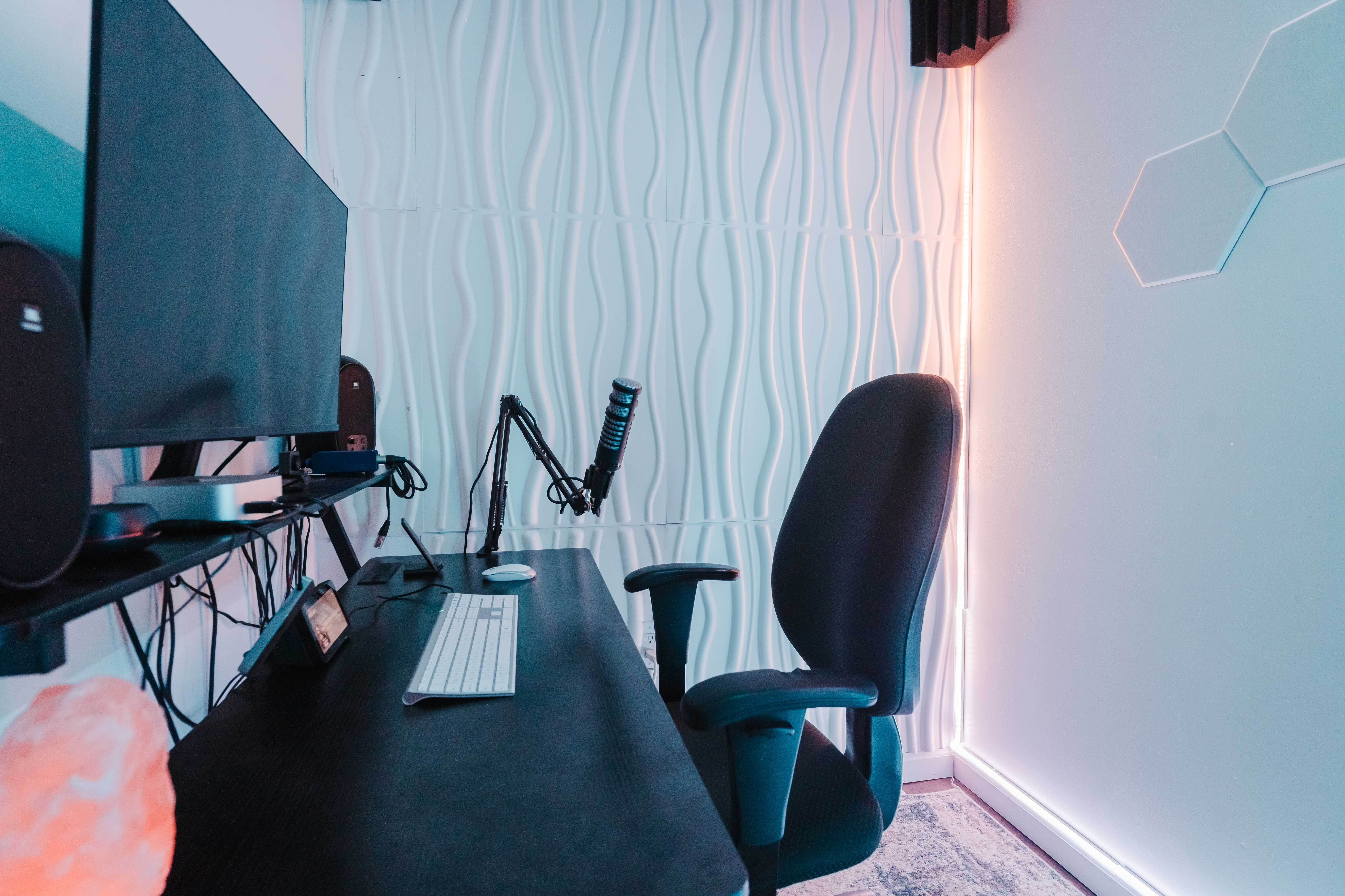 Podcast and editing station